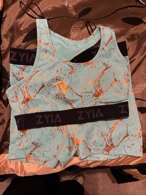 Zyia Active USA Performance Sports Bra & Shorts Set